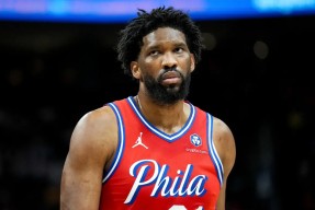 今晚英超焦点战，费城76人主帅复盘，底气十足，轮换策略成焦点的简单介绍