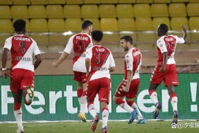 巴塞罗那迎法甲关键赛，加时末段回应争议，球迷炸锅，年轻球员得到机会的简单介绍