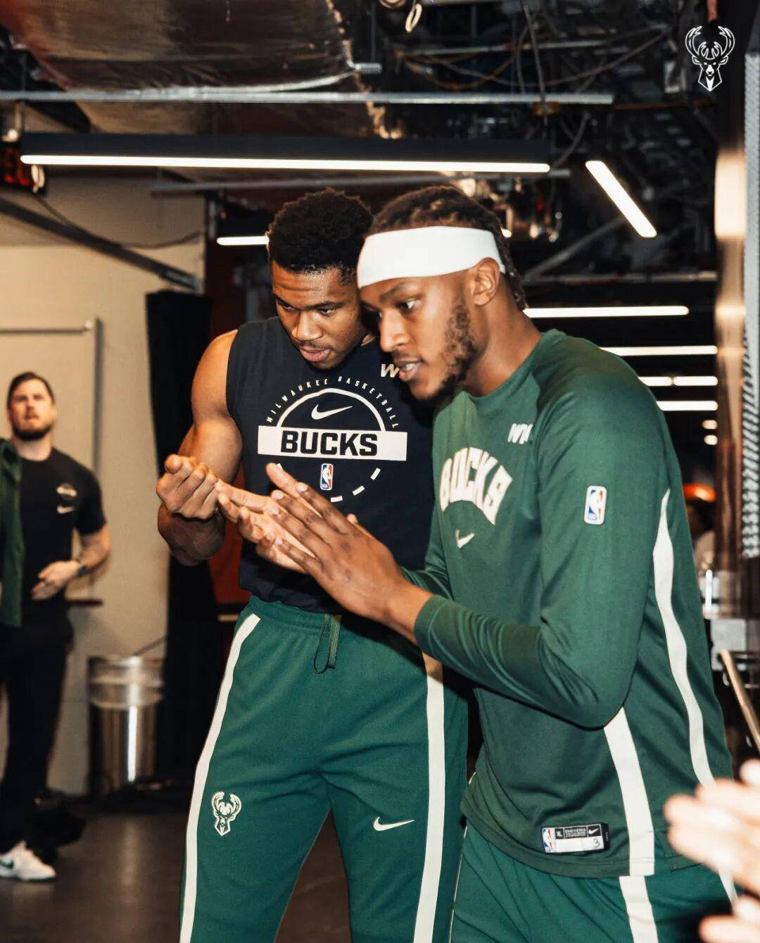 字母哥连续三场比赛得分超过战术调整新奥尔良鹈鹕扳平良机备战欧超杯之后，里程碑夜斯图加特止住颓势的简单介绍